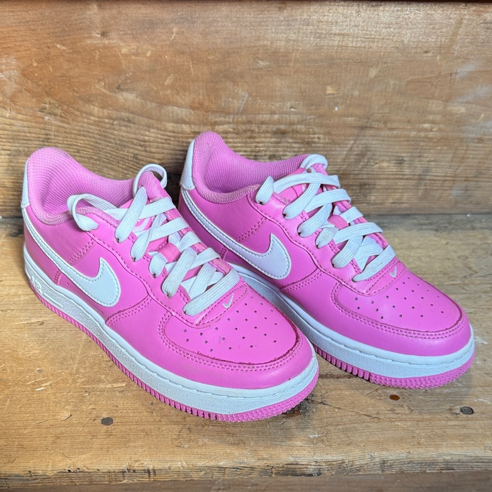Nike Girl’s Pink & White Sneakers